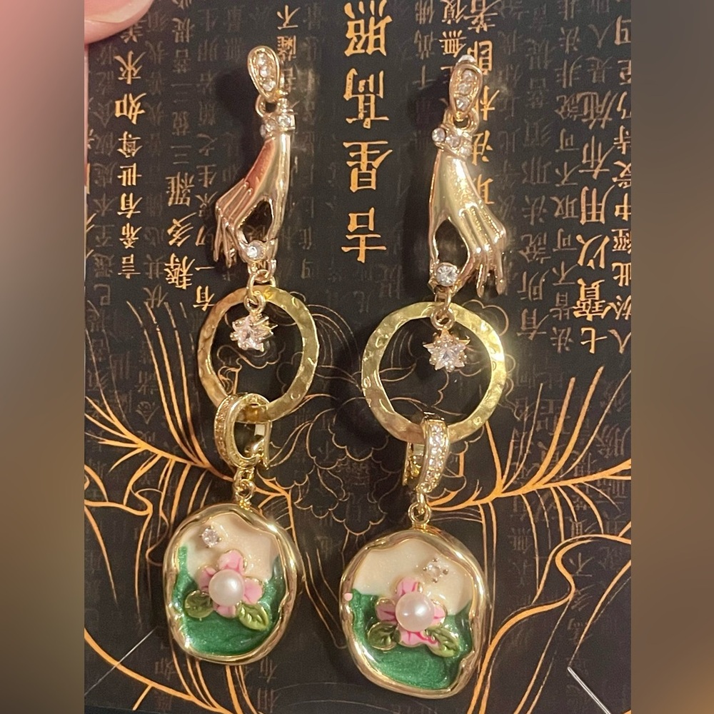 ❌❌SOLD❌❌Monet’s Garden Enameled Pearl CZ Pendant Earrings - Picture 6 of 6
